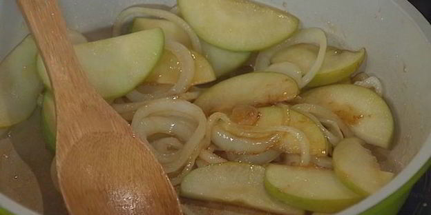 сэндвичи со свиными котлетками и яблоками