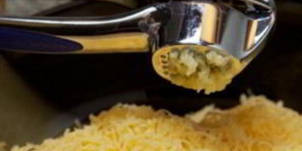 сырные шарики в кокосовой стружке