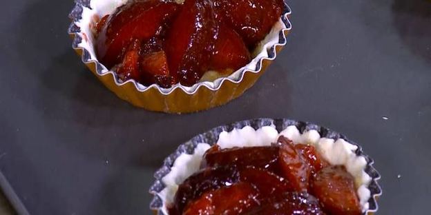 ароматные тарталетки со сливами