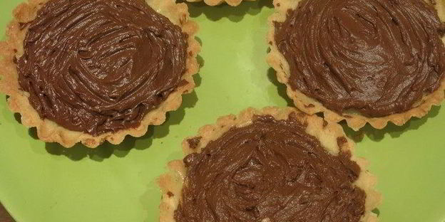 миндальные тарталетки с кремом из авокадо