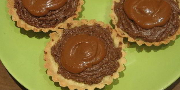 миндальные тарталетки с кремом из авокадо