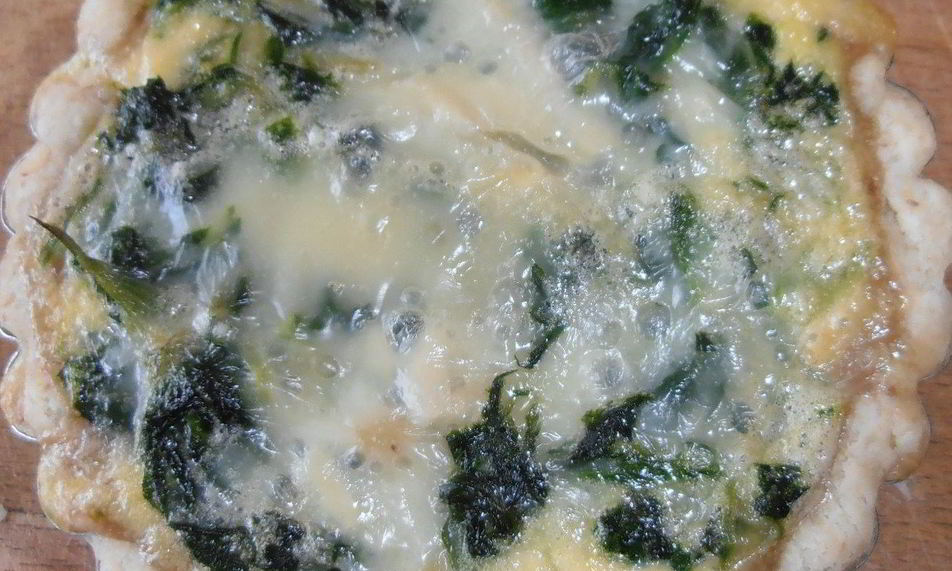 Рецепт ореховой тарталетки с горгонзолой и шпинатом