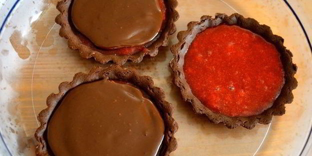 шоколадные тарталетки с клубникой