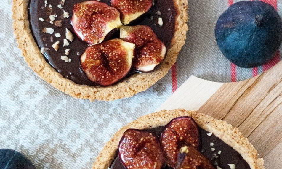 Рецепт тарталеток из орехового теста с ганашем и инжиром