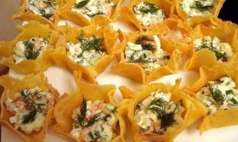 Рецепт тарталеток из сыра с огурцом и креветками