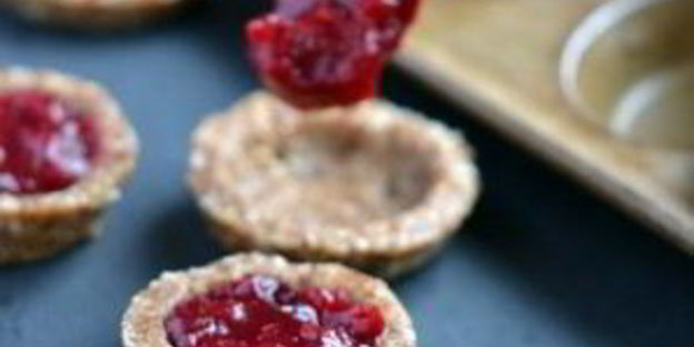 тарталетки с брусникой