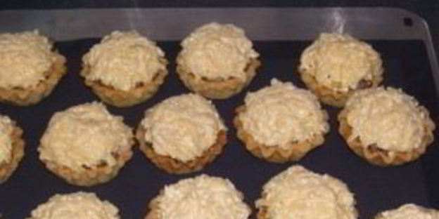 тарталетки с грибами и сыром