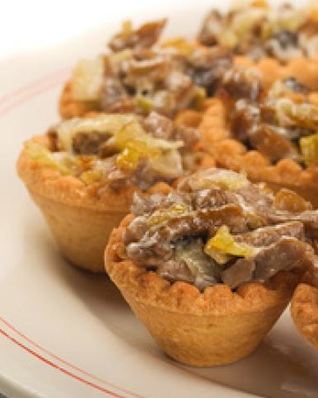 Тарталетки с грибами, сыром и овощами