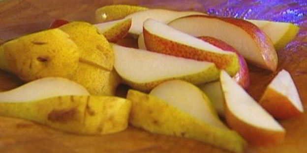 тарталетки с грушами, грецкими орехами и голубым сыром