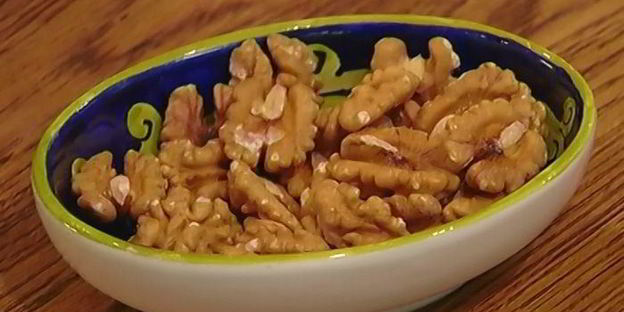 тарталетки с грушами, грецкими орехами и голубым сыром