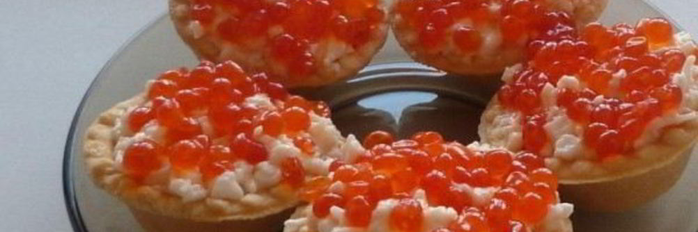 Тарталетки с икрой и креветками