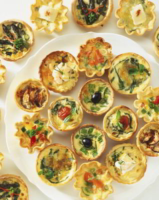 Тарталетки с икрой и зеленью