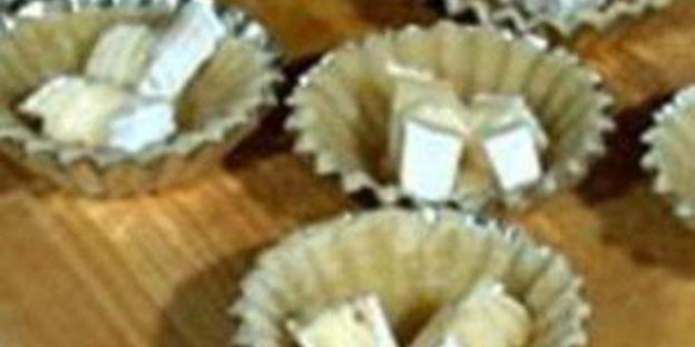 тарталетки с камамбером