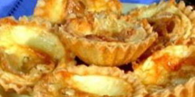 тарталетки с камамбером