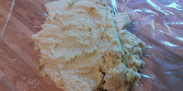 тарталетки с карамельным соусом и макадамией