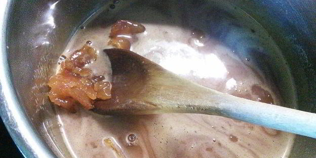 тарталетки с карамельным соусом и макадамией