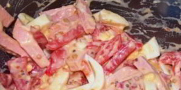 тарталетки с копченой колбасой