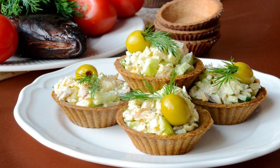 Рецепт тарталеток с копченой рыбой и огурцом