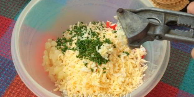 тарталетки с крабовыми палочками