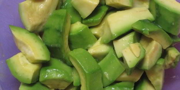 тарталетки с кремом из авокадо и семгой