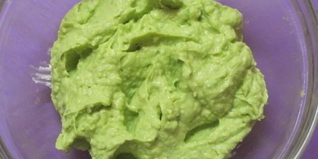 тарталетки с кремом из авокадо и семгой