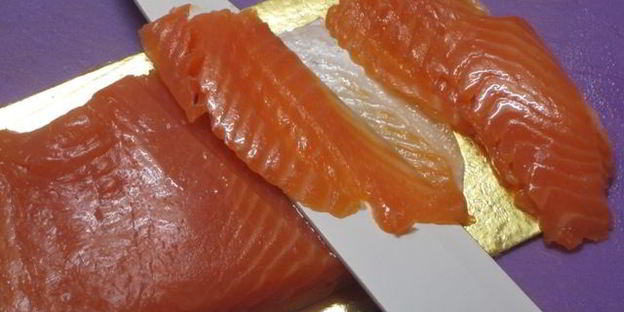 тарталетки с кремом из авокадо и семгой