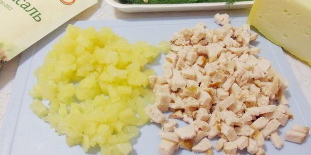 тарталетки с курицей и ананасом