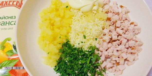 тарталетки с курицей и ананасом