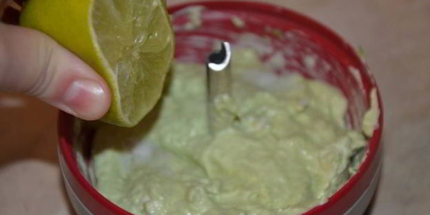 тарталетки с муссом из авокадо