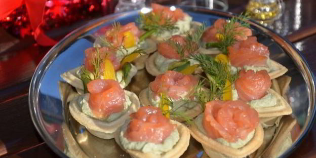 тарталетки с муссом из авокадо