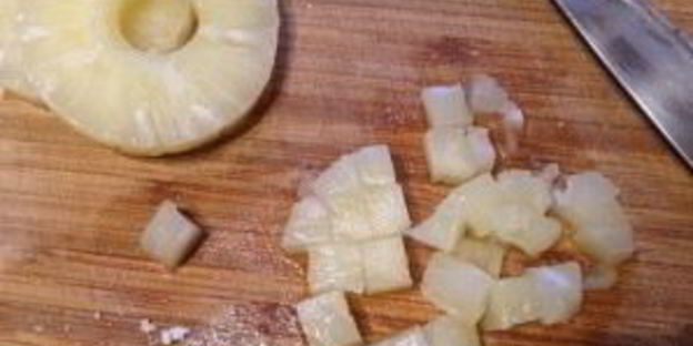 тарталетки с начинкой из курицы с ананасом