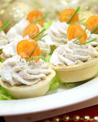 Тарталетки с паштетом из крабового мяса