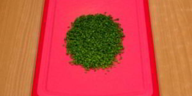 тарталетки с печеночным муссом, перепелиными яйцами и помидорами черри