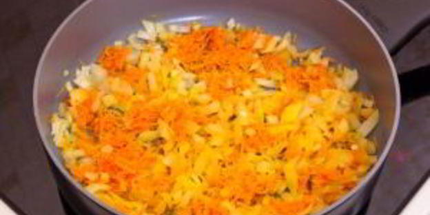 тарталетки с печеночным муссом, перепелиными яйцами и помидорами черри