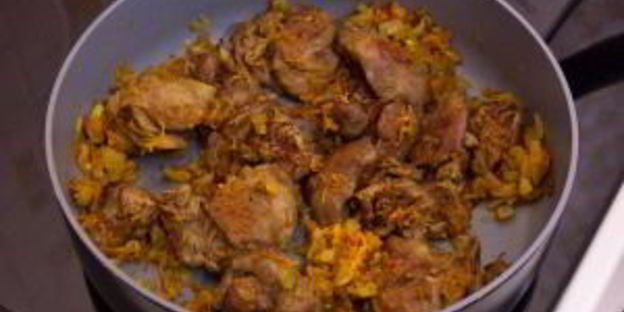 тарталетки с печеночным муссом, перепелиными яйцами и помидорами черри