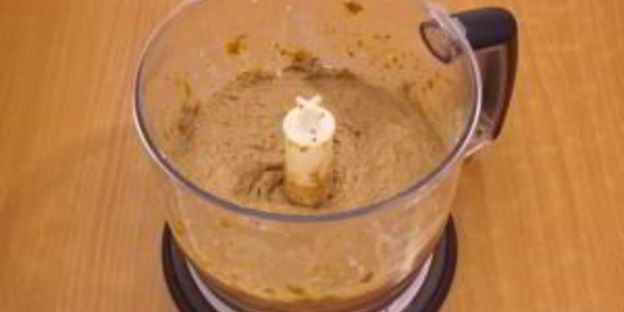 тарталетки с печеночным муссом, перепелиными яйцами и помидорами черри