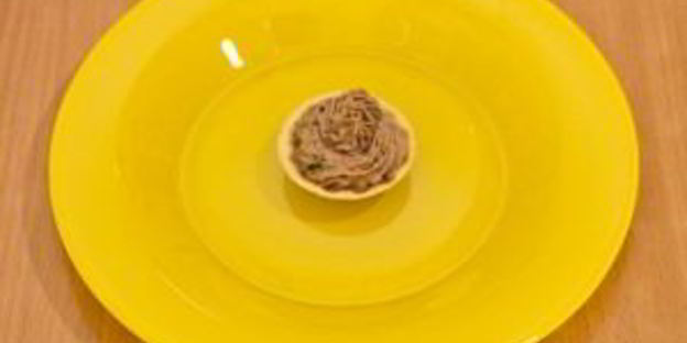 тарталетки с печеночным муссом, перепелиными яйцами и помидорами черри