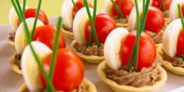 тарталетки с печеночным паштетом