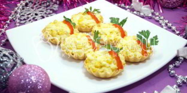 тарталетки с пикантным салатом