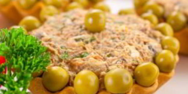 тарталетки с салатом из куриной печени