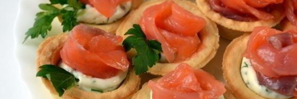 Тарталетки с соленой семгой