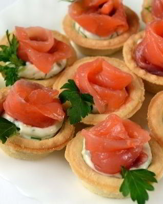 Тарталетки с соленой семгой