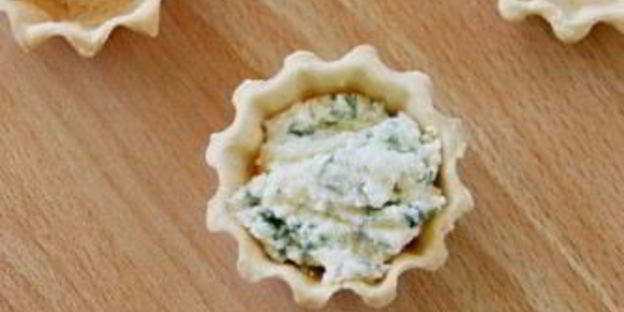 тарталетки с сырной начинкой