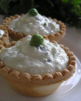 Тарталетки с сырным кремом и мятой