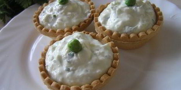 тарталетки с сырным кремом и мятой