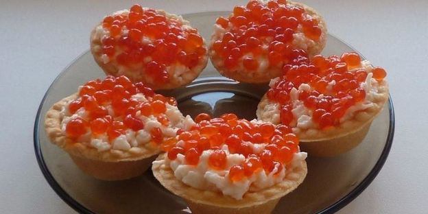 тарталетки с сыром и икрой