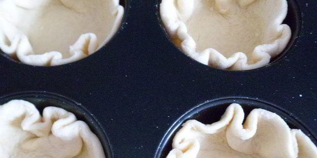 тарталетки с яблоками, орехами и крем-фрешем