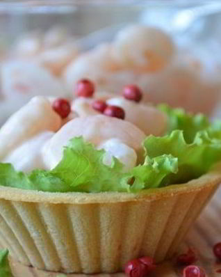 Закуска с креветками в тарталетках