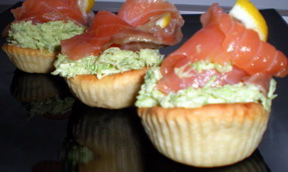 Рецепт закусочных тарталеток с рыбой и авокадо