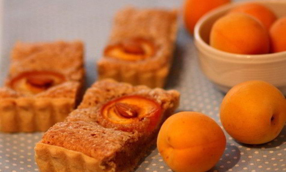 Рецепт абрикосового тарта с миндальным кремом